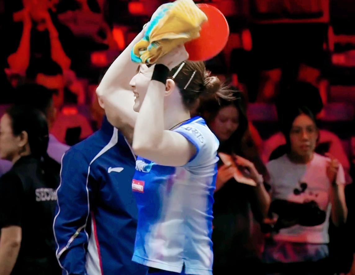 哎！早田希娜3:2战胜蒯曼后，跑到马琳眼前庆祝，把马琳气坏了。

今天怎么是马琳