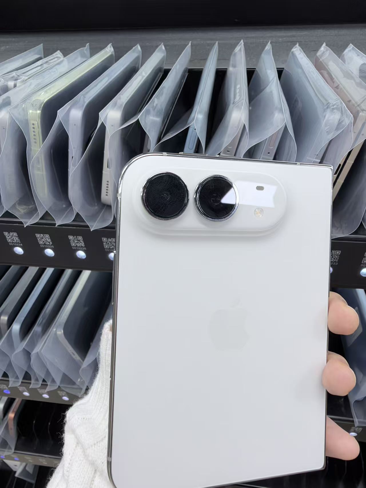 我们智羽回收已成功回收了第一台iPhone Duo。你们的要不要考虑一下？[do