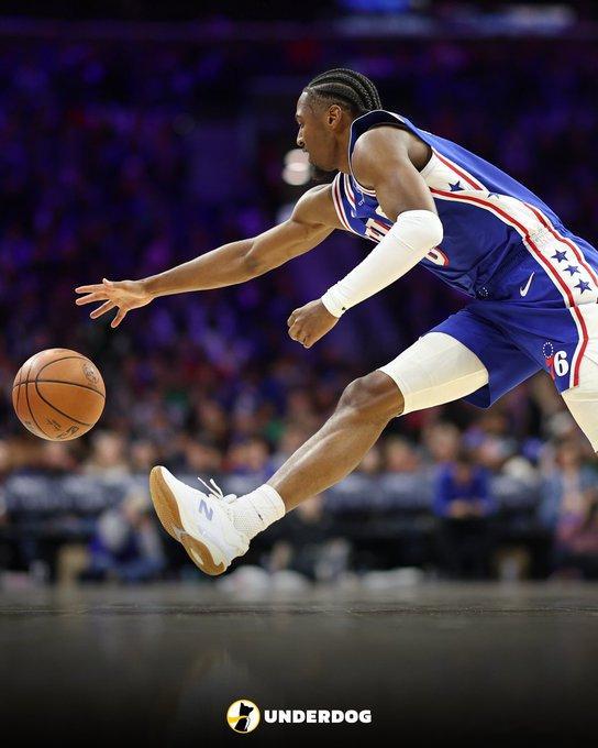 76人战胜步行者马克西8次抢断 76人113-104轻松战胜步行者，马克西今日表