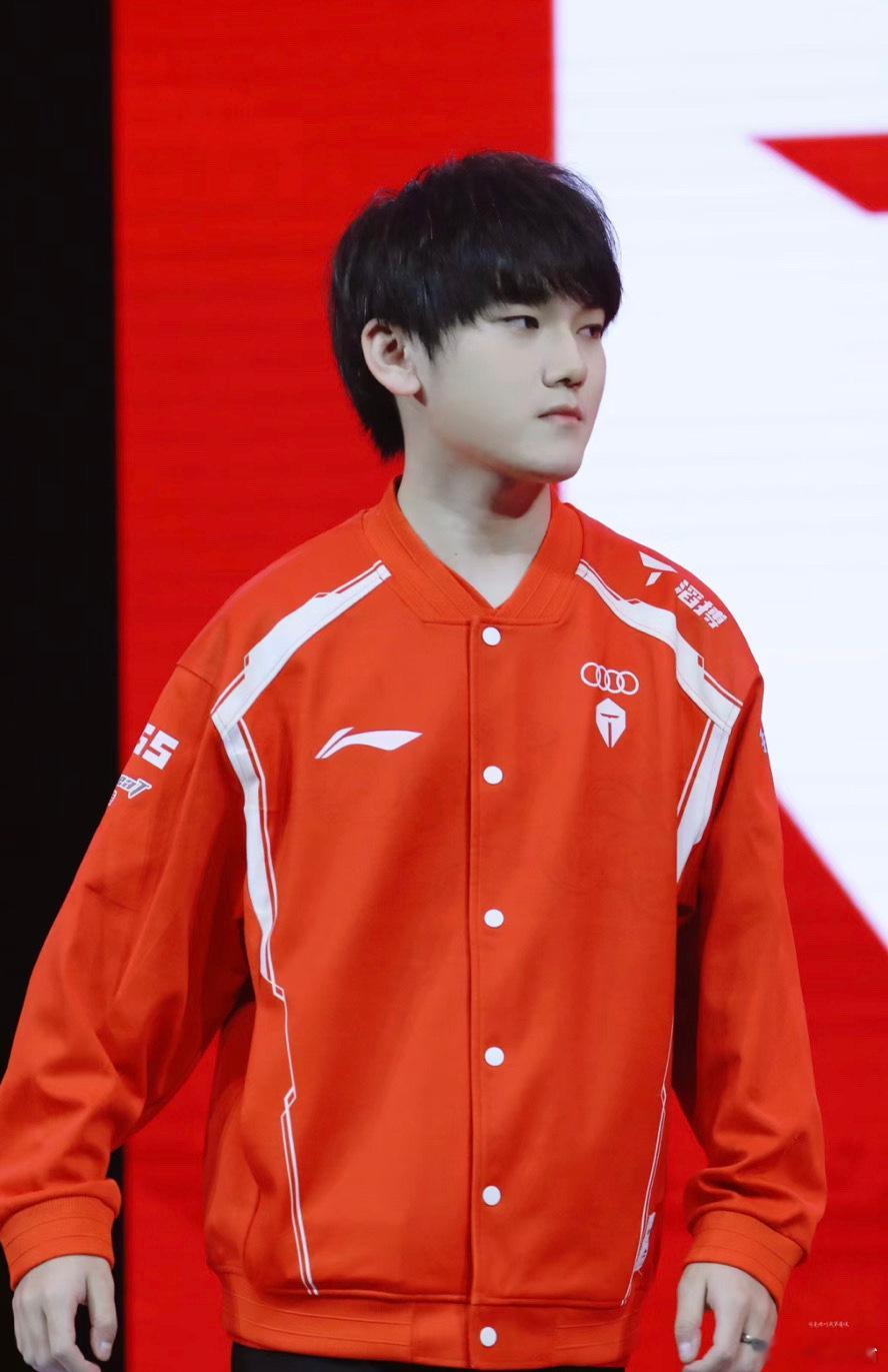 怎么看待网友锐评[doge][doge]“LPL三个s冠，9个国产选手，在役的7