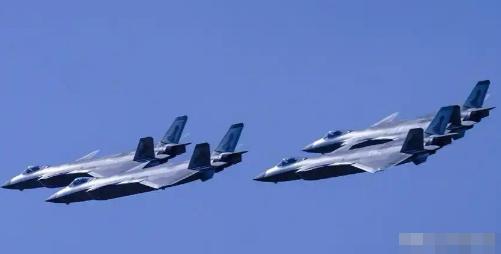 俄媒炸了：中国空军接收世界上第一架第五代双座战斗机！
中国将再次引领世界空军变革