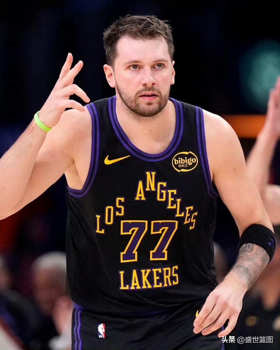 湖人球迷最不想看到的结果还是发生了，东契奇被确认是左小腿筋二级拉伤，常规赛报销，