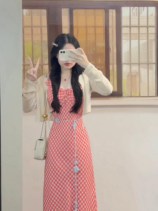 三选一姐妹们！！第三套粉色旗袍好好看！！
