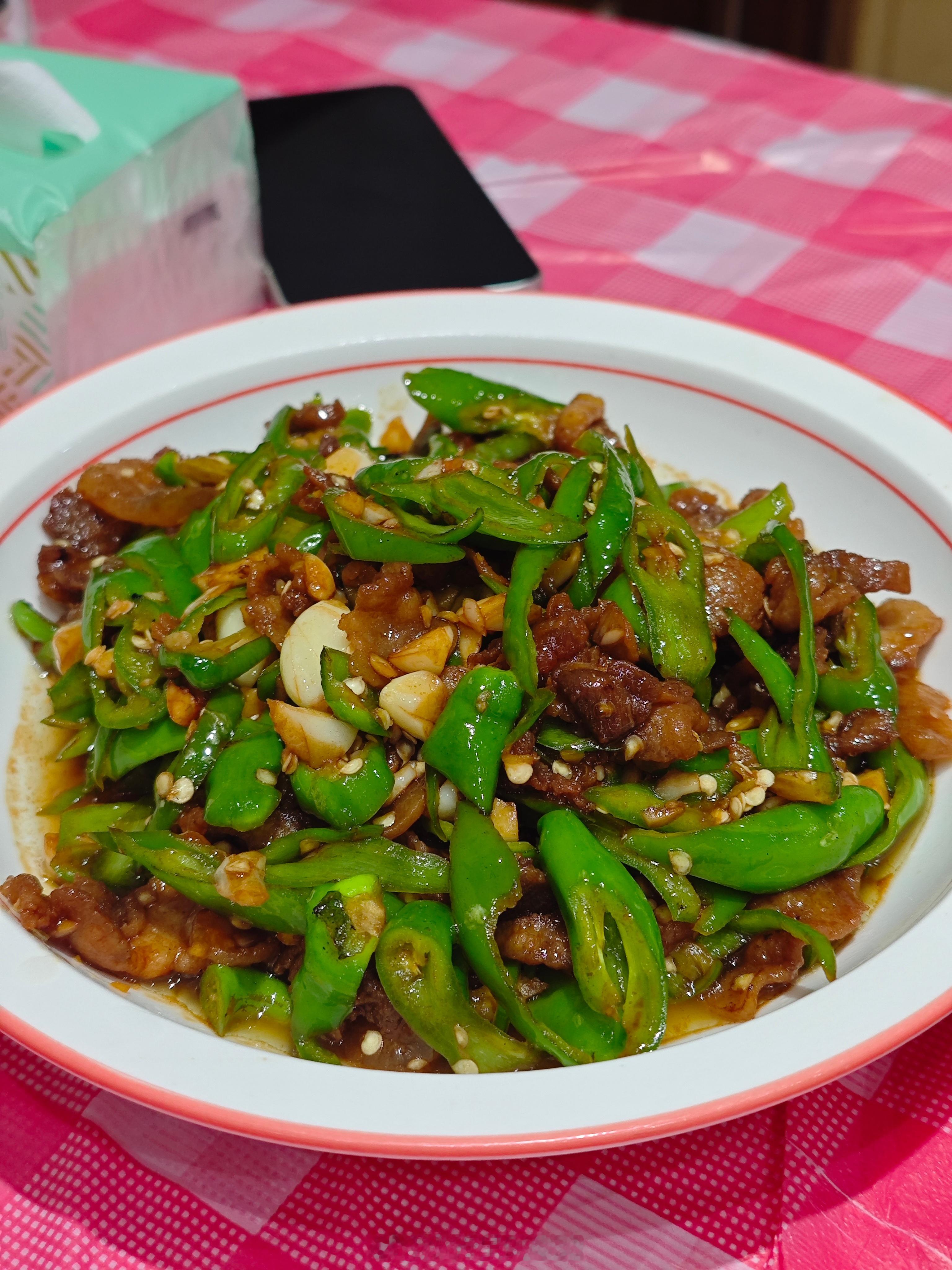 在衢州吃吃逛逛 鸭头鸭掌衢味爆炒肉紫苏胖头鱼鱼肉确实肥美紧实卤味带汤和武汉干的不