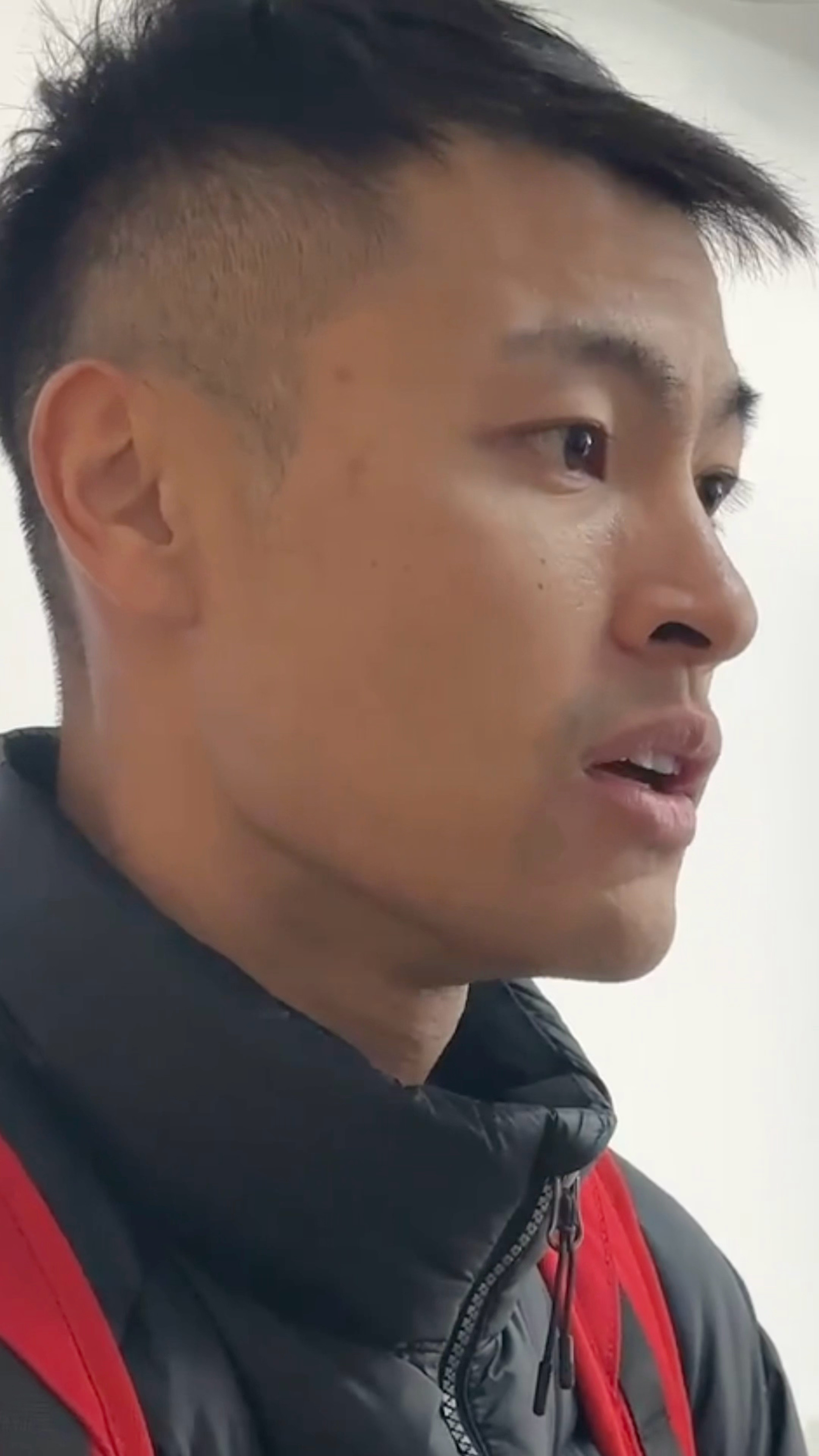 没有胡子就不能叫宁叔了呀🥹宁忠岩