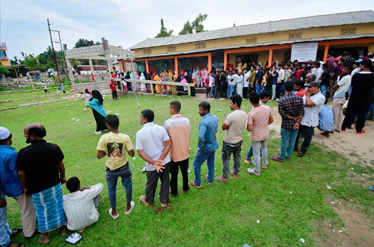 莫迪这回真遇上“硬茬”了！最近五地同步开启邦议会选举，近1.74亿选民扎堆投票，