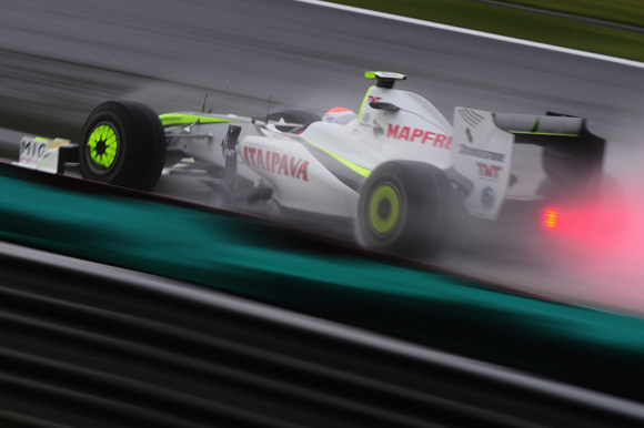 F1冷数据 F1历史上耗时最长的排位赛是2009年巴西站，总共用时2小时45分钟