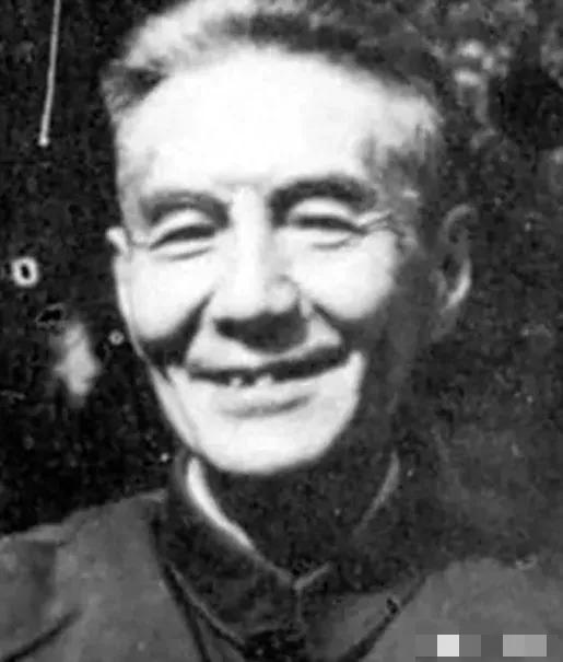 1959年，国军中将卢浚泉被特赦，成了第一批被特赦的战犯，沈醉、范汉杰酸溜溜地说