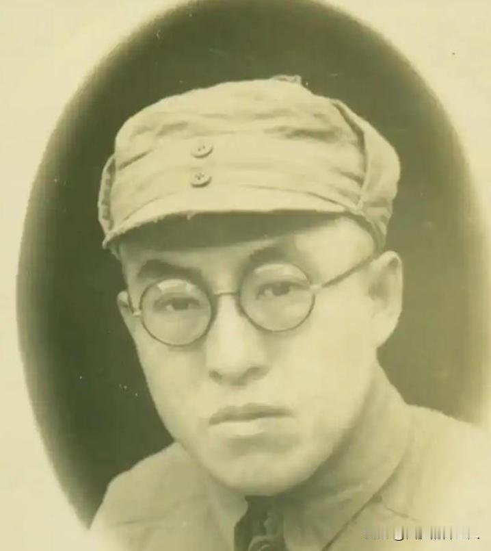 1941年，一个战士在炸日军碉堡时，把炸药包放错了位置，引爆后日军碉堡完好无损，