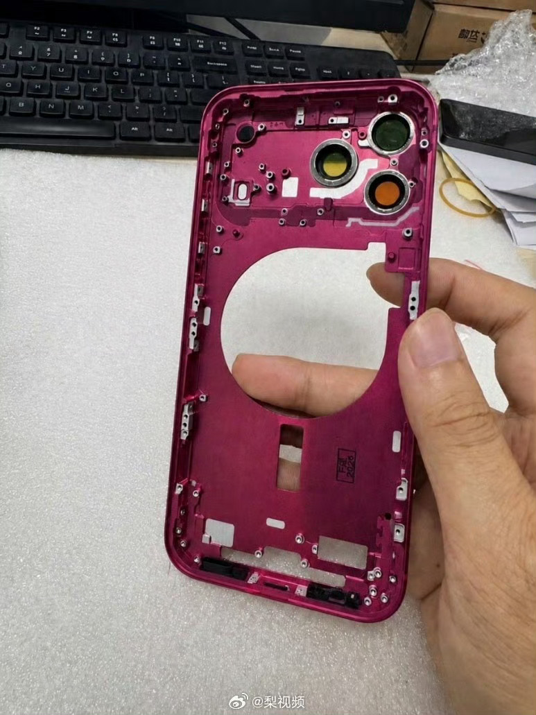这下真的有内裤蓝了，还有这个紫色感觉也像内衣的颜色iPhone18ProMax配