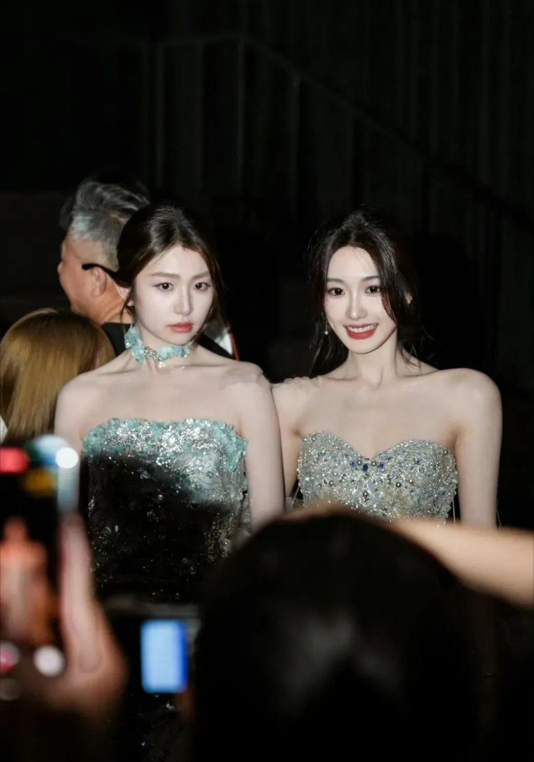 不愧是《心动的信号》严选美女，孙乐言和徐如蓝又同框啦，两人在上海时装周秀场同框合
