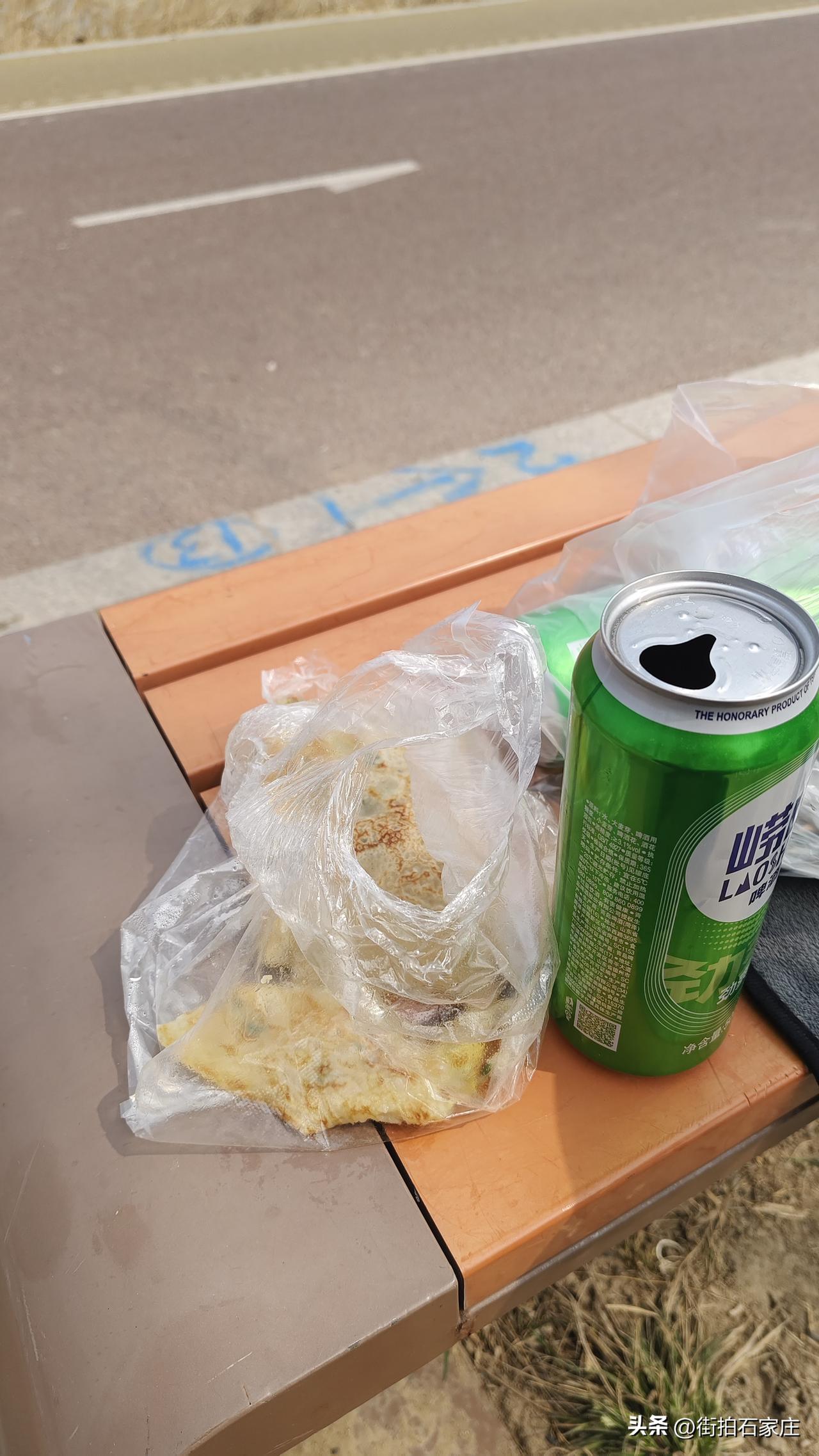 石家庄的饭店，能开十年就算相当厉害了。
很多饭店，也就活不过三年，三年以后就是黄