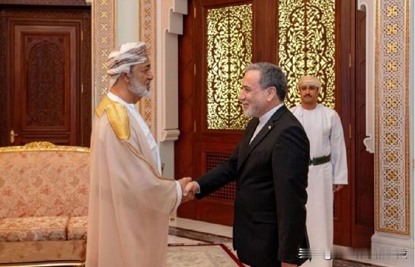 伊朗阿拉奇与阿曼讨论结束战争和霍尔木兹海峡安全问题。
4 月 26 日 (路透社