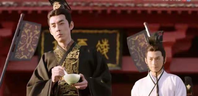 为什么曹家几代君王里，司马懿最怕的偏偏是曹睿？
曹操出身宦官家庭，通过镇压黄巾和