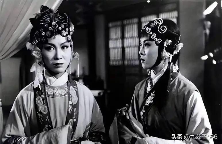 很多人有个疑问：安徽常演黄梅戏，难道唱的是湖北的戏？其实黄梅戏源自湖北黄梅，却在