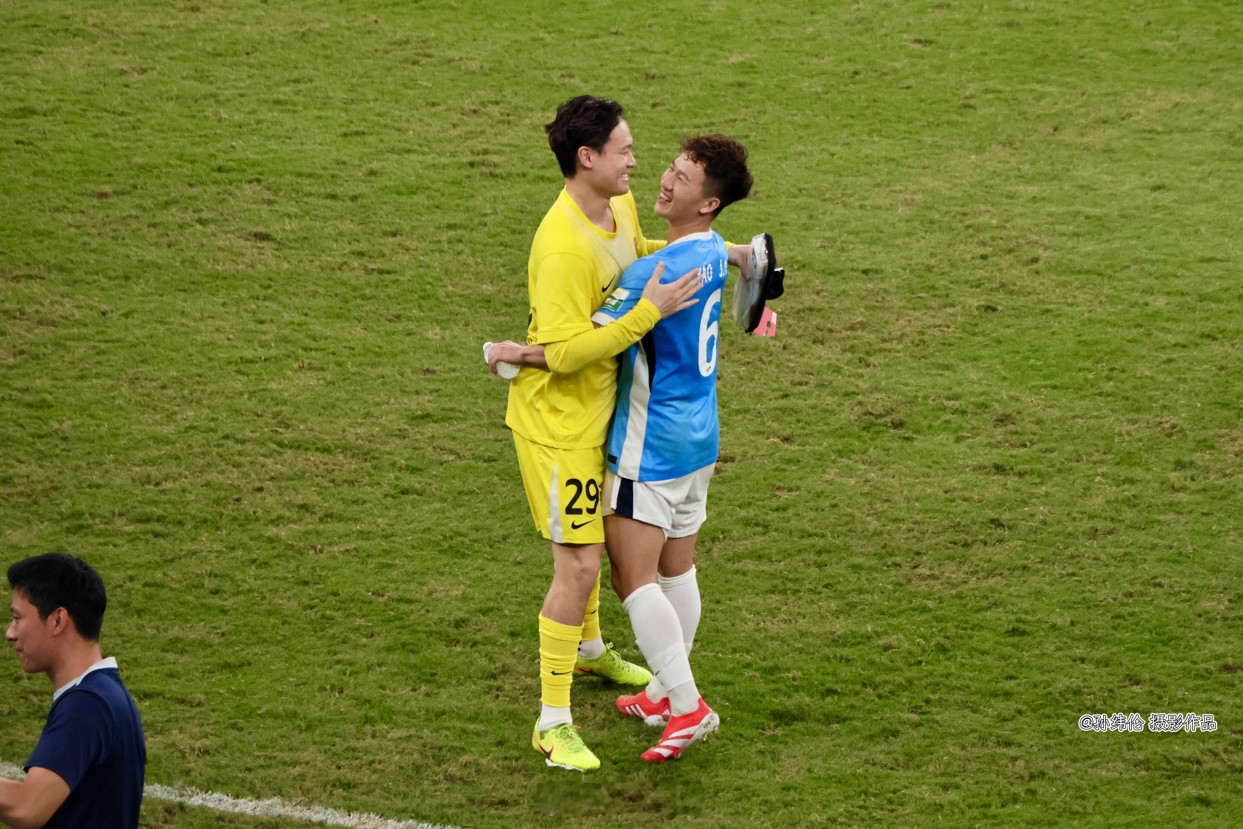 深圳今天的三分太关键了，终于是可以稍微松口气了不过赢的也真不容易啊！…深圳新鹏城