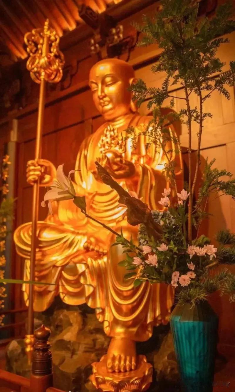 经典老人言
姐不与妹争温暖，爷不与孙争清闲。
人穷衣服破，说啥都是错。
人要心强