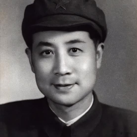 1945年，有人告诉戴笠，说李时雨是共产党，戴笠摇了摇头，说：“李时雨是我信任的