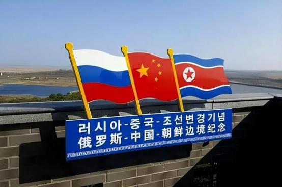 被西方制裁了几十年、穷得叮当响的朝鲜，怎么突然就翻身了？
靠俄罗斯打仗赚了144