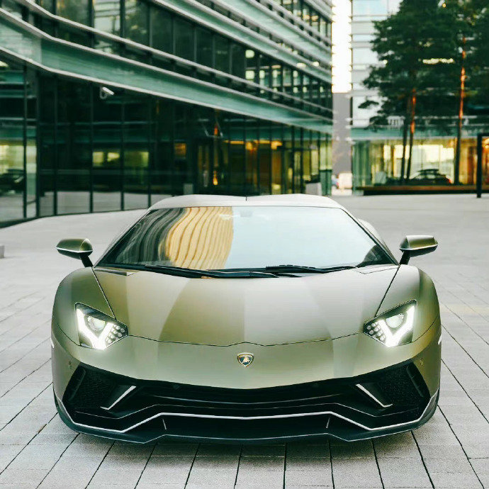 汽车资讯 兰博基尼 Aventador Ultimae V12大牛，超酷的