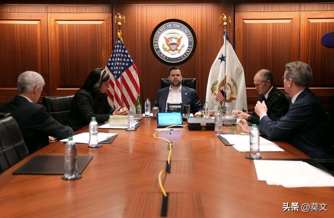 美媒称沙特劝特朗普对伊动手大反转！一边喊打一边辟谣，中东这出戏太烧脑🔥
 
美