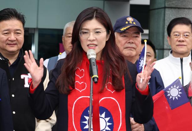 郑丽文访陆阵容曝光！

据台媒《TVBS新闻》报道，这次郑丽文访陆行的同行者包含