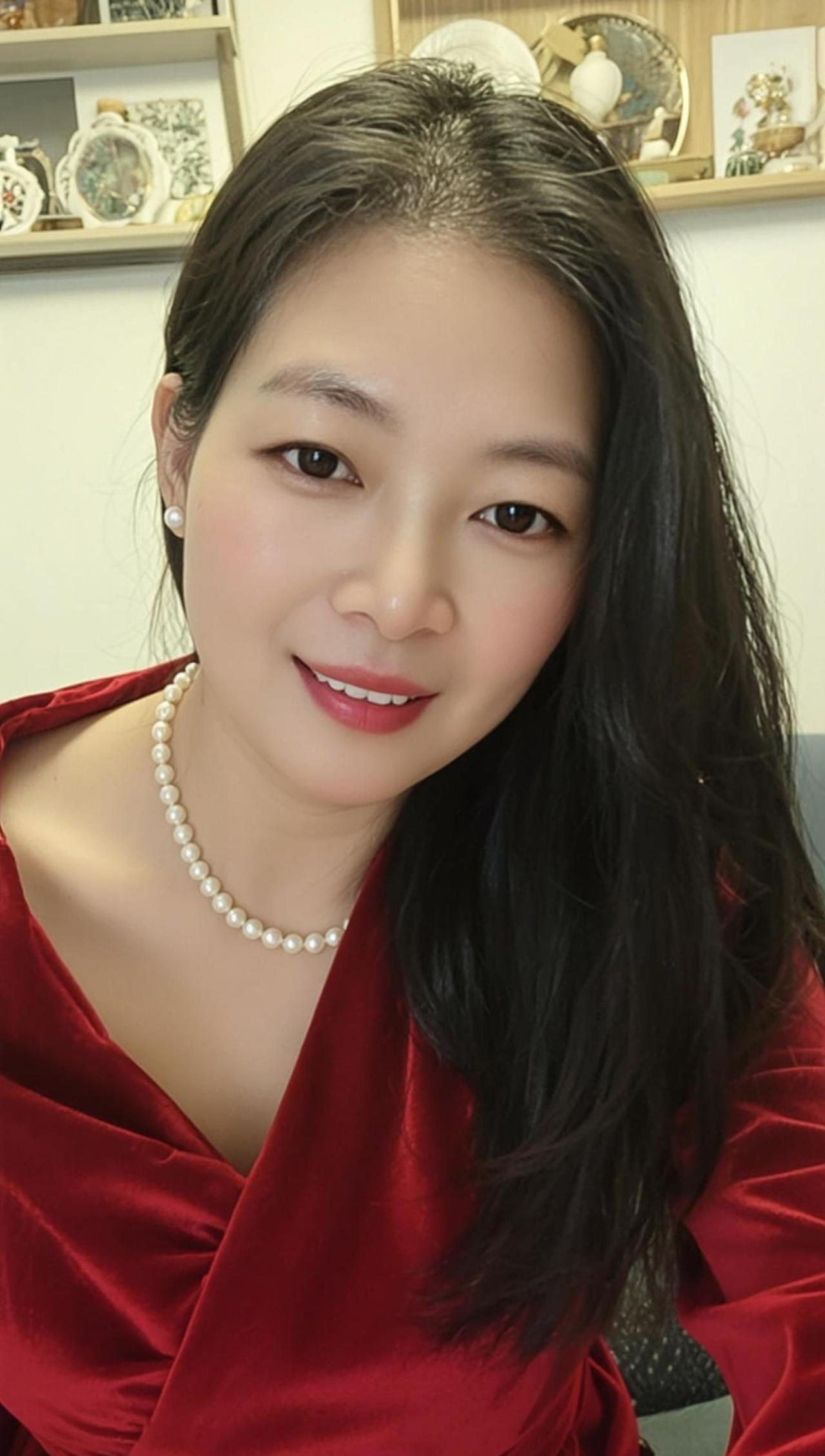 AI珍珠系自拍 上热门 甜系女孩 穿搭肤白貌美