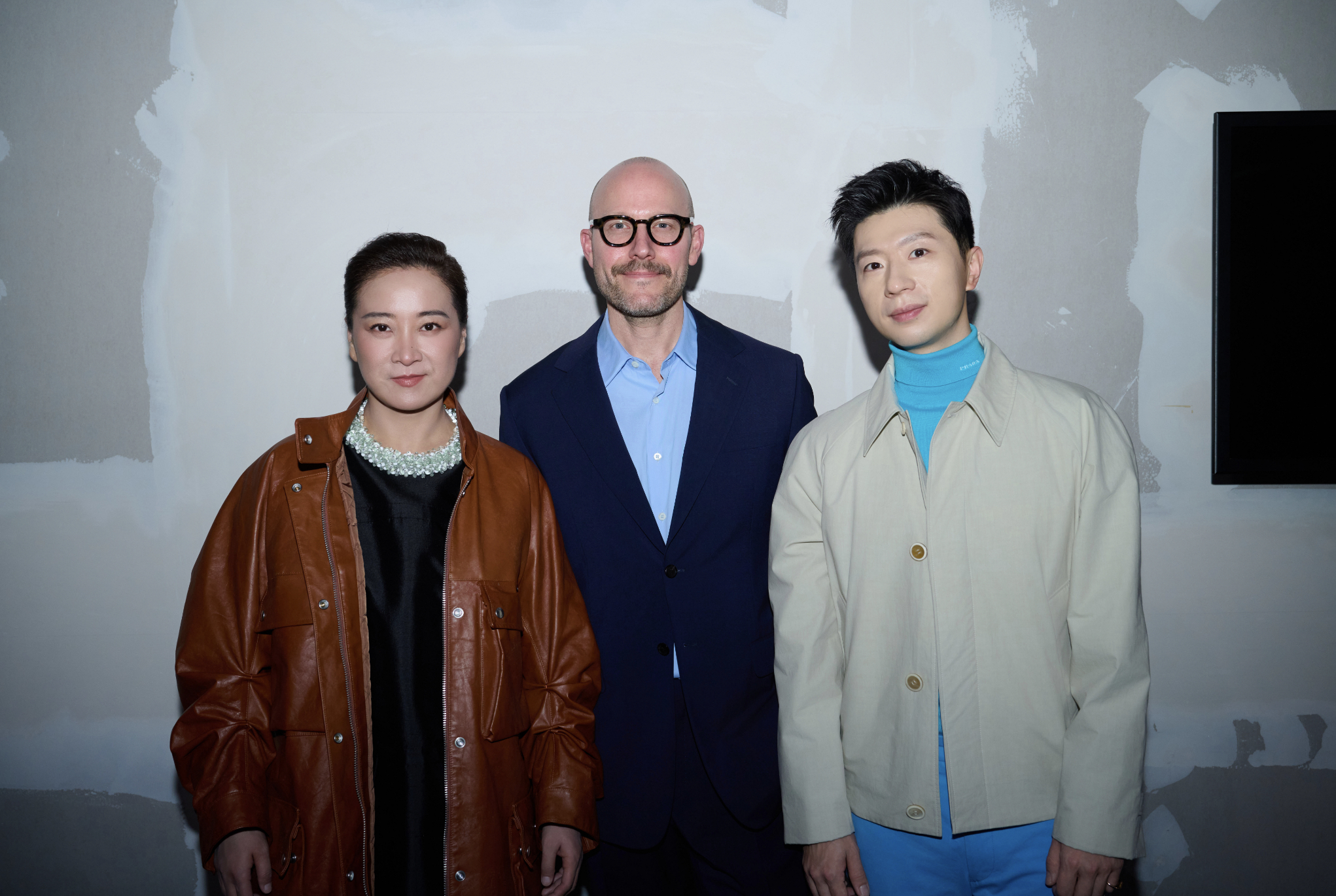 贾玲马龙看秀同框  贾玲马龙许光汉同框 一组图集也感受一下我们贾玲的时尚新风采 