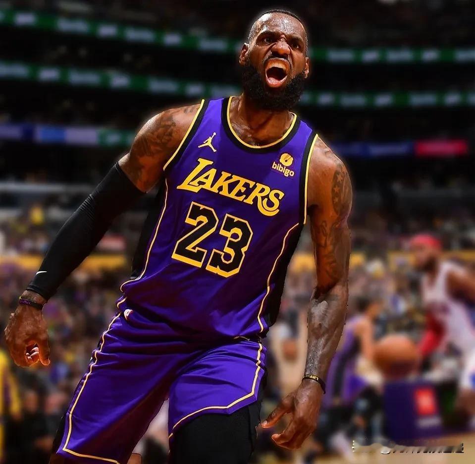 历史上唯一一位在30岁以上场均得分超过25、助攻超过8、篮板超过7的球员：

-