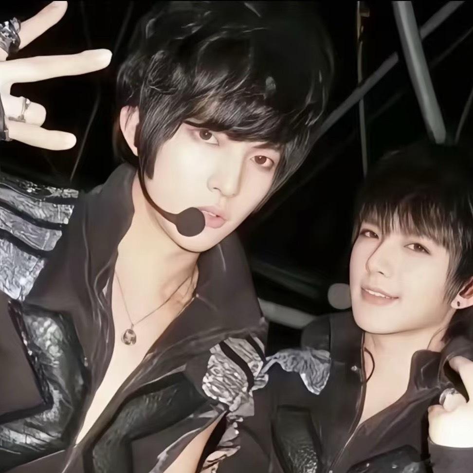 炎亚纶想要汪东城手机号炎亚纶前几天刚说完跟汪东城不是朋友、没联系方式，转头就被拍