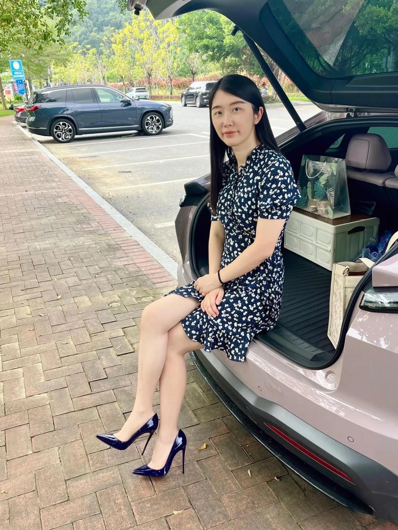 天天开心女生怎么穿搭会看上去很优雅 分享一张随手拍下的照片