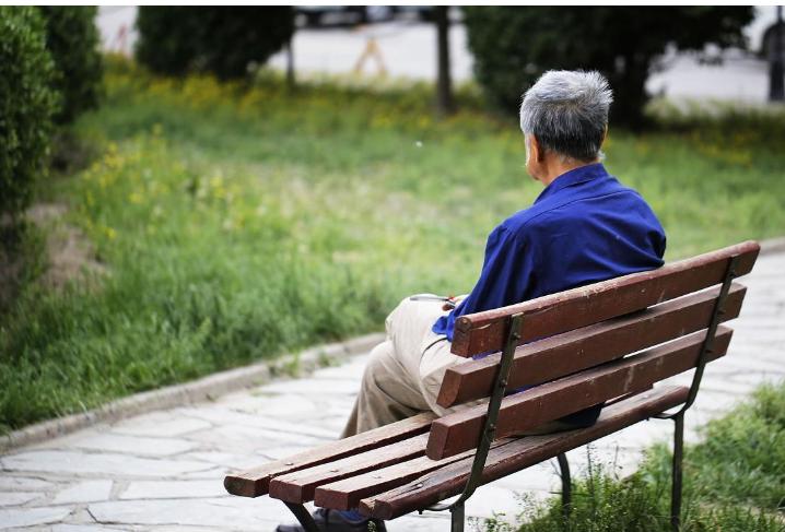 给中老年人的一句忠告：
"若彼此已无生理层面的亲密需求，
就千万别轻易搭伙过日子