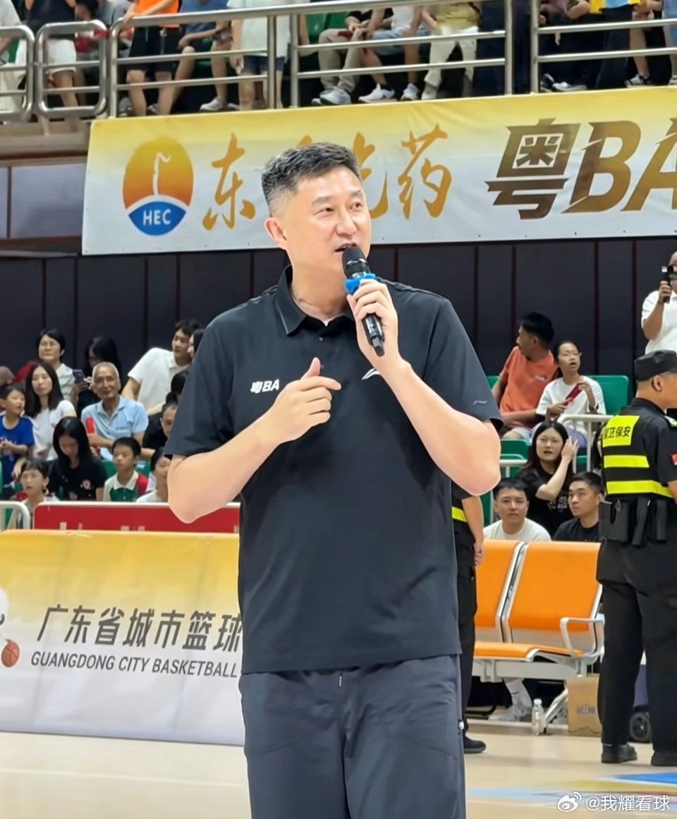 晚上杜锋指导来到中山体育馆观看粤BA，目前四强席位已经产生：广州、深圳、东莞和中