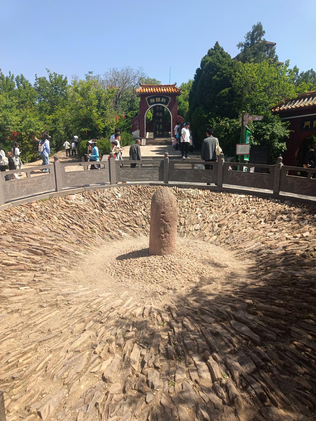天心在郑州，那么地心在哪里呢？
郑州所说的“天心”，并非单纯的地理概念，而是承载