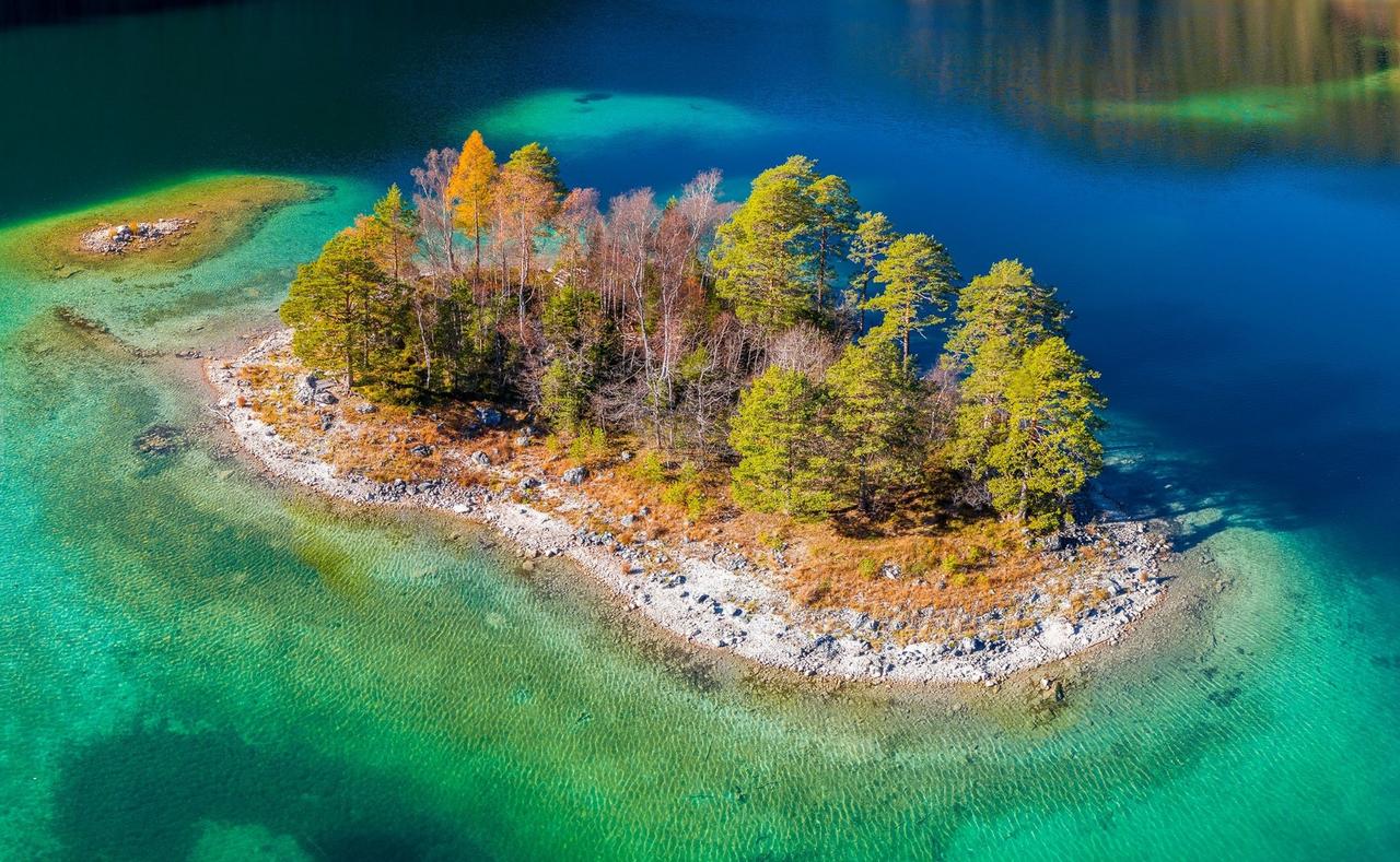 2024年11月1日星期五
股市复盘
指数
上证创业板指数均在均线下方，还是要严