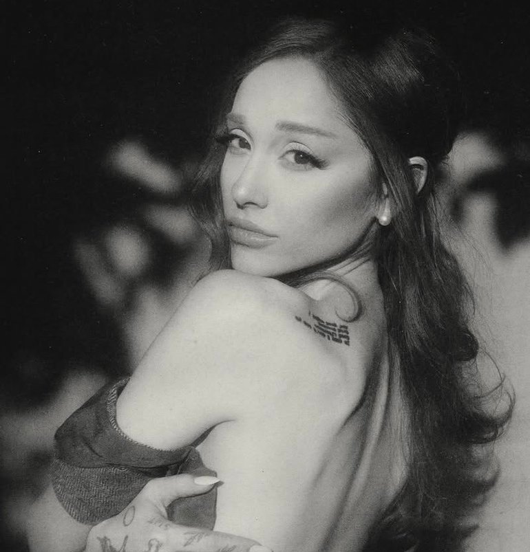 ArianaGrande Ariana Grande 的最新单曲在 Billbo