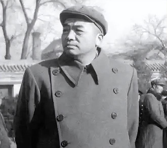 彭德怀在我军中的威望是无人能及的，有人可以不听朱老总的话，但不能不听彭老总的话。