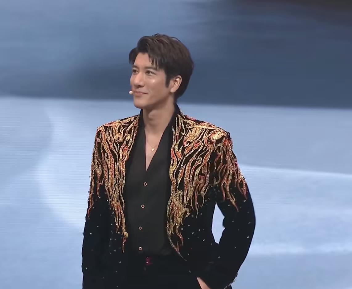 王力宏作为腾势汽车品牌的全球代言人，也来到了腾势N9闪充版发布会

王力宏表示，