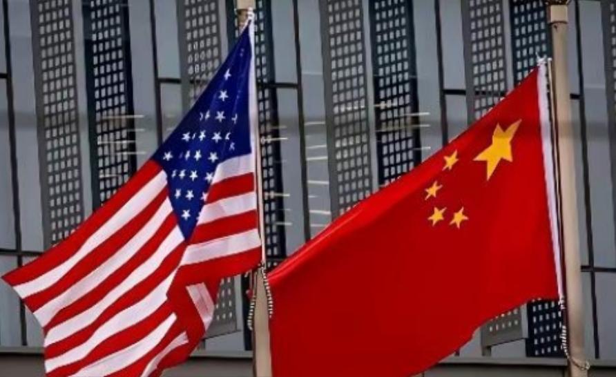 菲律宾倒向了美国，新加坡倒向了美国，柬埔寨倒向了美国，越南也在倒向美国的路上。我