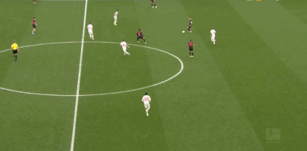 【德甲】勒沃库森1比1拜仁▼关键进球：第69分钟，奥利塞精准斜塞，迪亚斯冷静推远