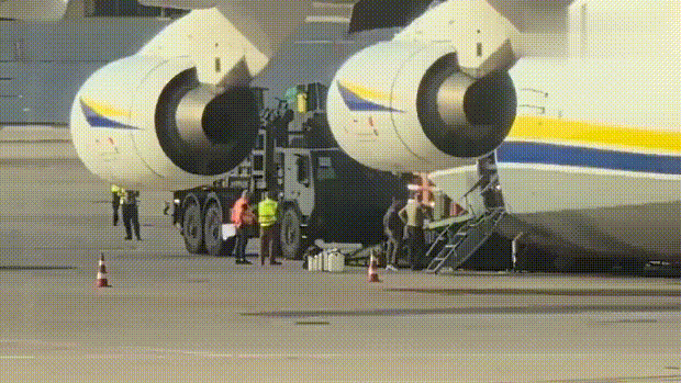 以色列，已经开始援助乌克兰了，使用巨型飞机运载大批货物。
11月29日，乌克兰原