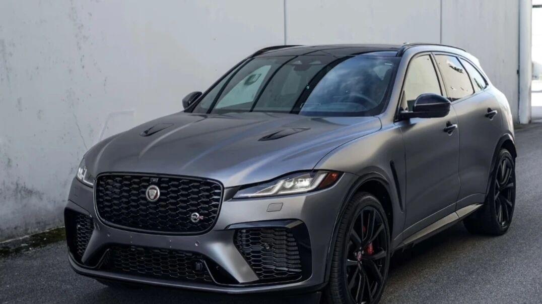 2025年12月19日，英国索利赫尔工厂。捷豹最后一台燃油车F-PACE SVR