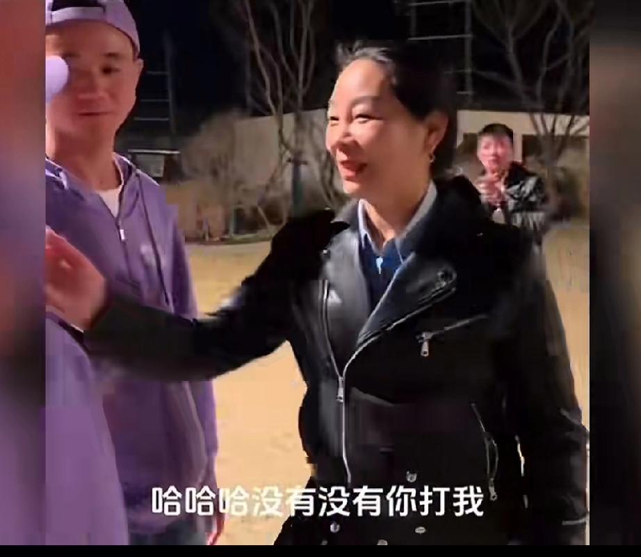 大家说的林丽打厉怀远不给厉 怀远留面子基本就是在这个视频中了 ，林丽当时是笑着来