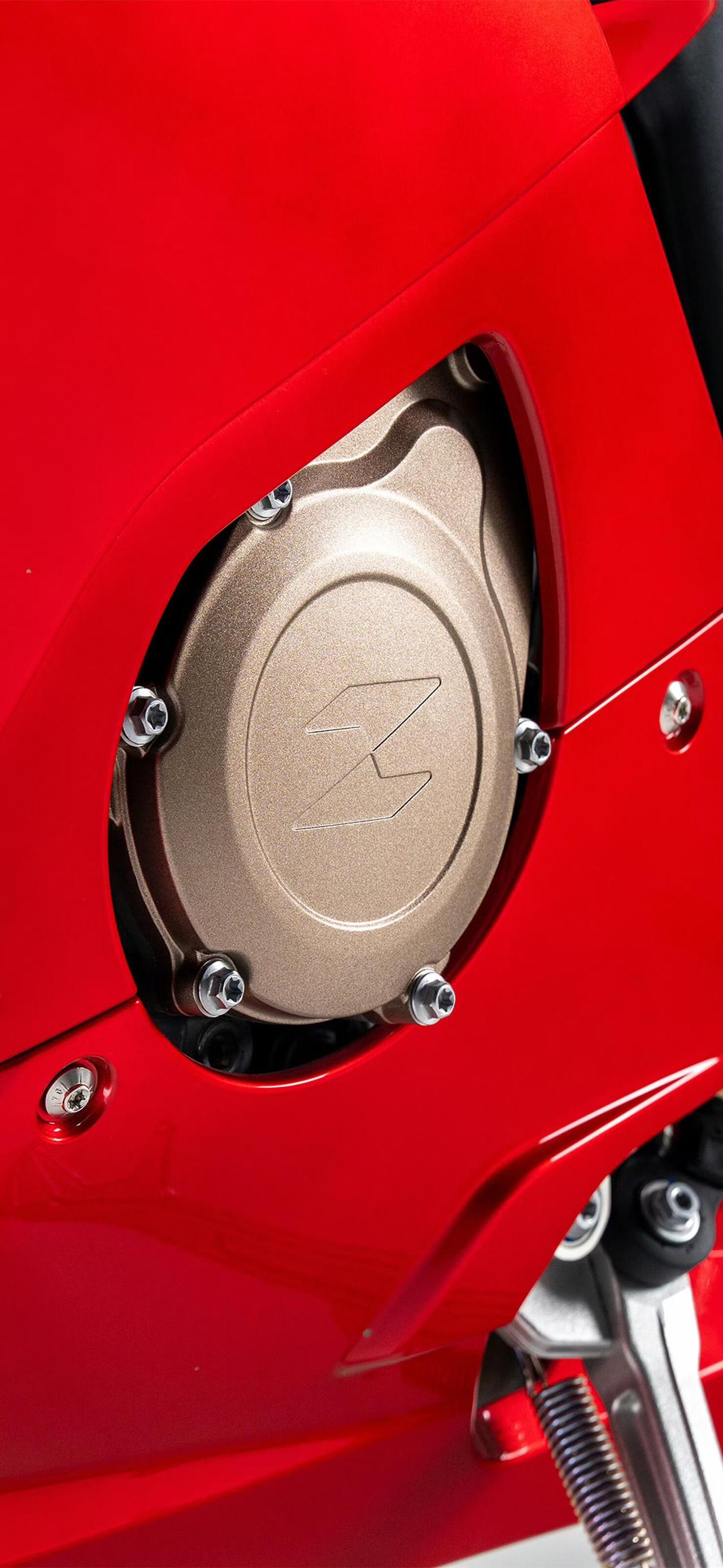 这件事如果只看“Logo花了多少钱”，其实有点本末倒置了。

张雪提到自家机车的