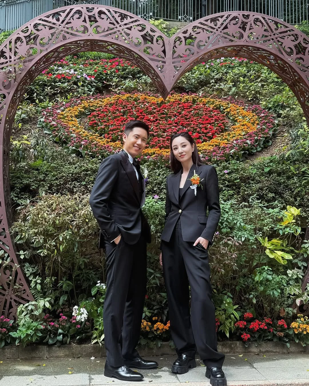 郑希怡参加弟弟的婚礼，第一次做证婚人