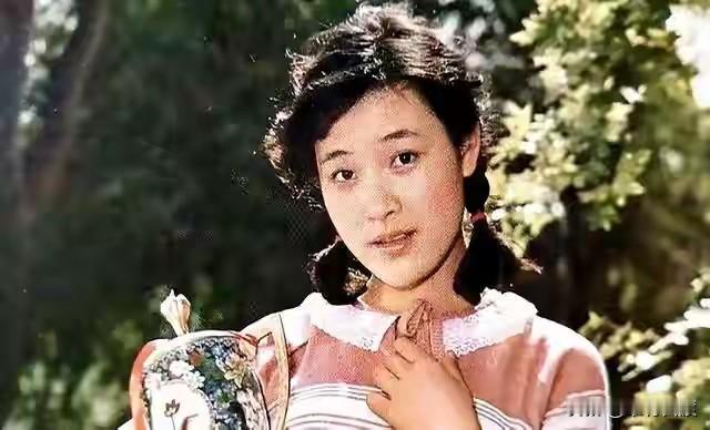 想当年，陈冲被性侵又能怨谁呢？
本来她是好好的一朵“小花”，又是非常大有前途的“