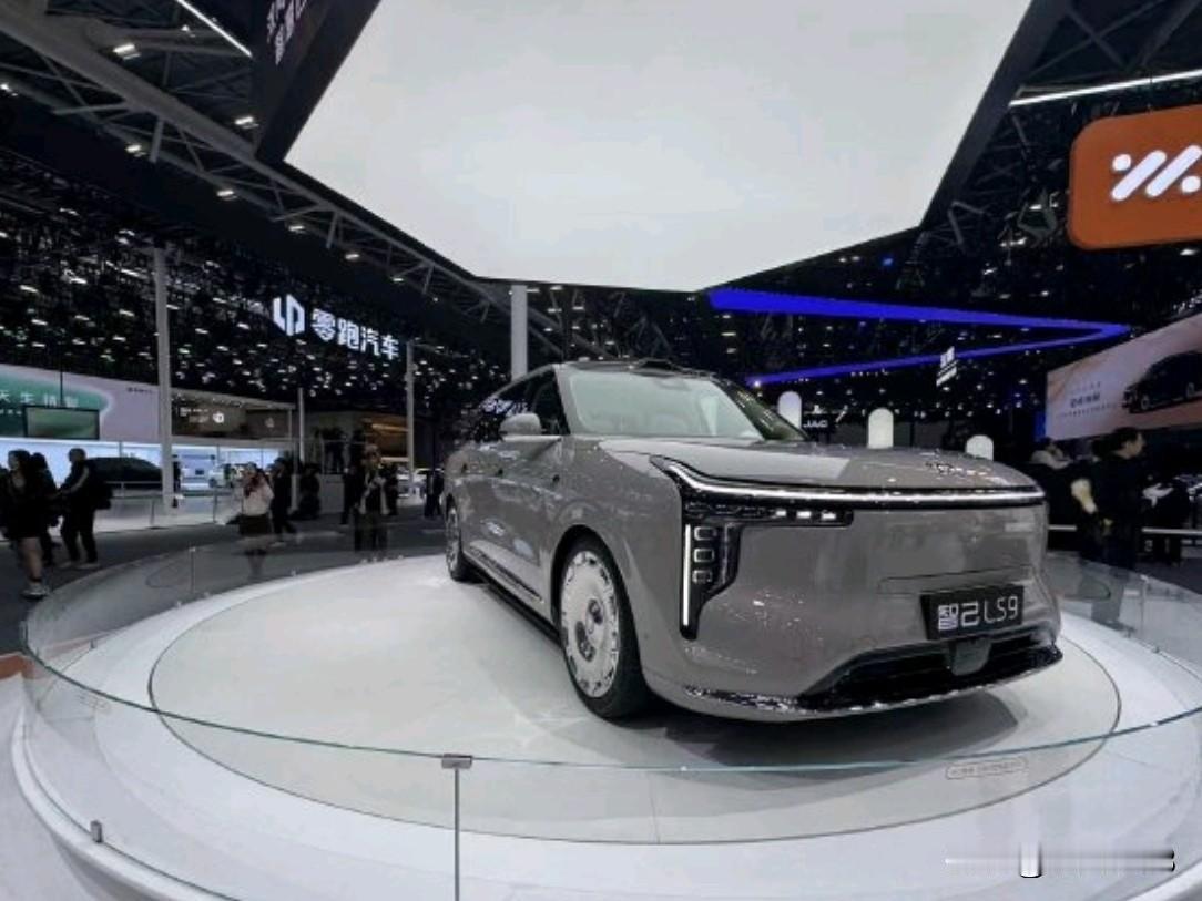 在广州国际车展上，众多新能源大型SUV集齐在广州车展。在19.2馆的上汽智己的展