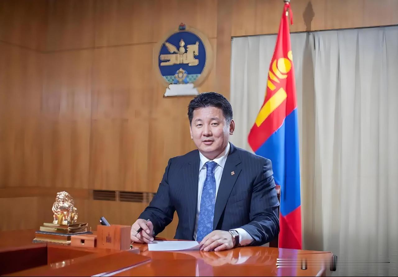 自不量力！蒙古国濒濒向西方靠拢，妄图站队西方，加入北约，顷刻间就会灰飞烟灭。
