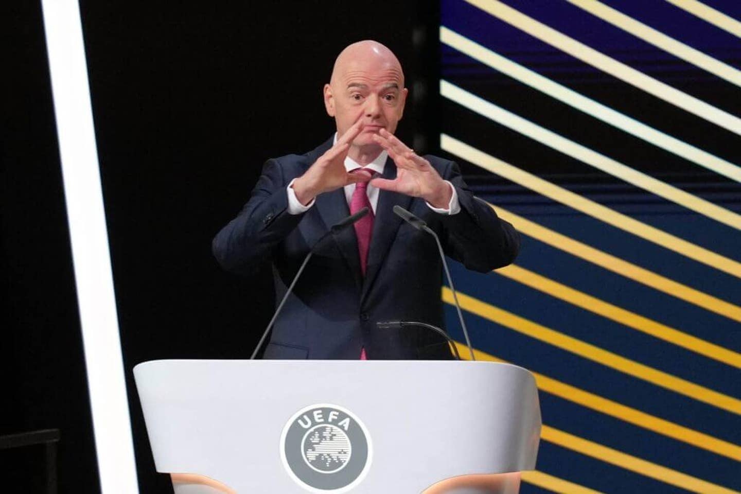 【欧足联威胁起诉FIFA要求保留世界杯投资计划全部文件】据《The Athlet