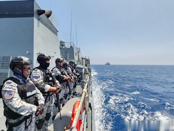 难道是害怕海盗劫船？在我海南岛附近海域，泰国海军派出了由我沪东中华造船厂建造北大